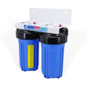 Filtre double Big Blue AquaPro avec deux cuves bleues renforcées, installé en aval du compteur pour une filtration d’eau haute capacité.