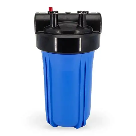 Appareil de filtration Big Blue installé en aval du compteur pour une filtration d’eau haute capacité.