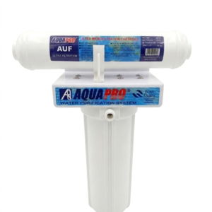 Une photographie de produit nette et isolée sur fond blanc montrant un système de purification d'eau compact de marque AQUAPRO. L'appareil est composé d'une cartouche de filtration cylindrique horizontale sur le dessus, portant des étiquettes AUF et Ultra Microfiltration, et d'un boîtier de filtre vertical blanc en dessous.