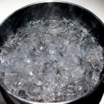 casserole d'eau bouillante