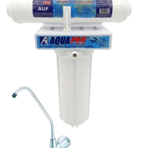 Une photographie de produit nette et isolée sur fond blanc montrant un système de purification d'eau compact de marque AQUAPRO. L'appareil est composé d'une cartouche de filtration cylindrique horizontale sur le dessus, portant des étiquettes AUF et Ultra-filtration, et d'un boîtier de filtre vertical blanc en dessous.